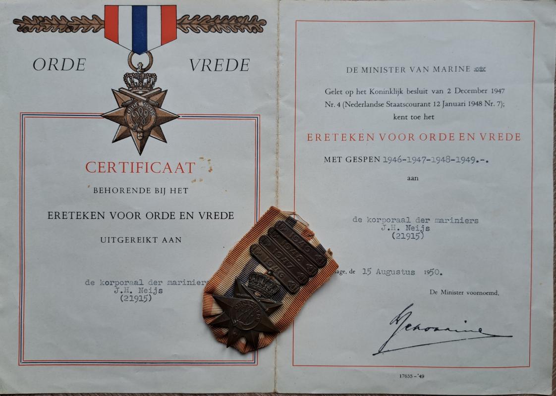 Orde en Vrede (Order and Peace) Medal with FOUR Year Clasps, with certificate