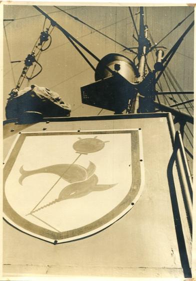 Photograph of a minesweeper with Unit 30 Emblem
