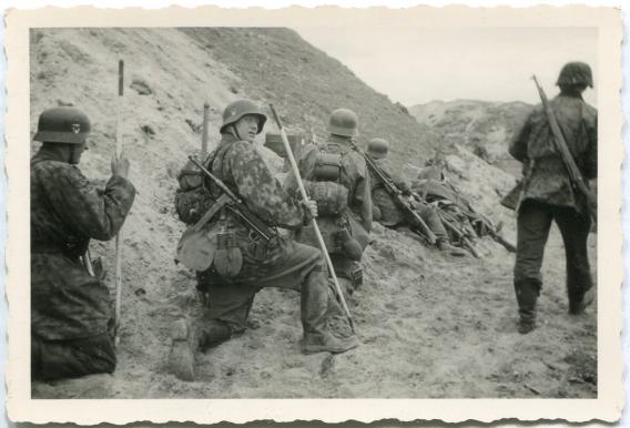 Photograph Waffen SS men wearing Tarnjacke 2